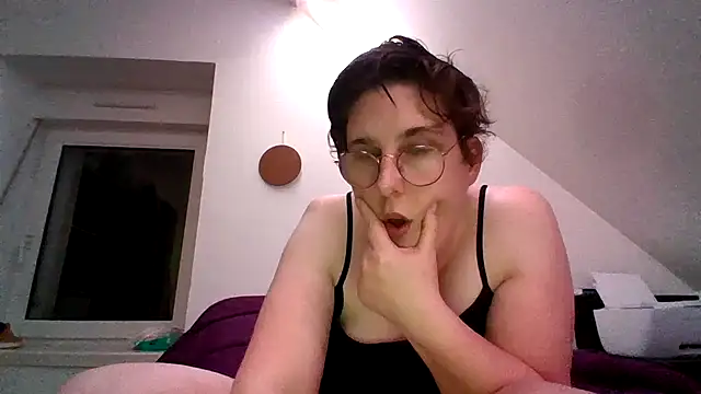 OIseauNoir88 online show from February 2, 2026, 8:18 pm