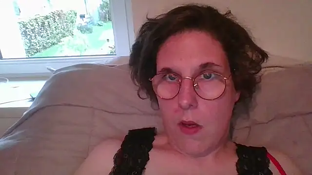 OIseauNoir88 online show from April 13, 2026, 4:12 pm