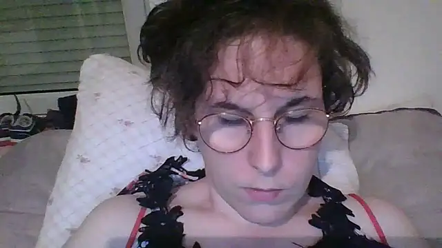 OIseauNoir88 online show from April 25, 2026, 7:55 pm