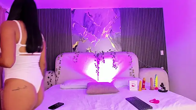 JazminRusso  online show from May 15, 2026, 5:36 am