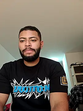 Snapshot of KLEYTON33 chatting on February 4, 2026, 9:53 pm KLEYTON33 online show from February 4, 2026, 9:53 pm