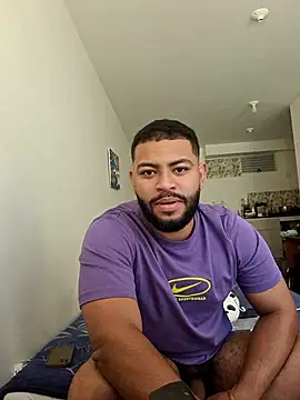 Snapshot of KLEYTON33 chatting on February 10, 2026, 2:32 pm KLEYTON33 online show from February 10, 2026, 2:32 pm