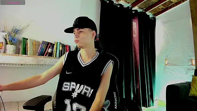 Snapshot of juan_posada chatting on February 17, 2026, 5:52 pm juan posada online show from February 17, 2026, 5:52 pm