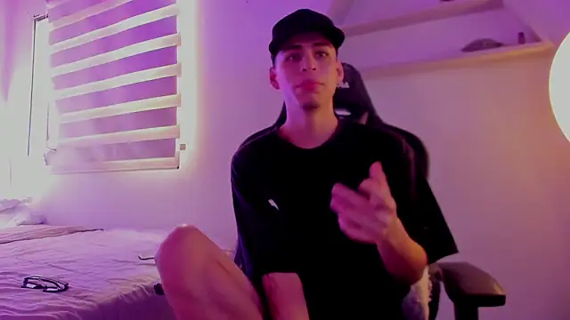 Snapshot of juan_posada chatting on February 19, 2026, 2:57 pm juan posada online show from February 19, 2026, 2:57 pm