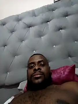 Snapshot of Tuverdugo12 chatting on March 6, 2026, 1:35 am Tuverdugo12 online show from March 6, 2026, 1:35 am