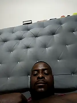 Snapshot of Tuverdugo12 chatting on April 15, 2026, 11:17 am Tuverdugo12 online show from April 15, 2026, 11:17 am