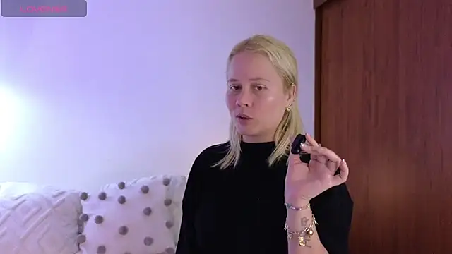 zoee  sweet online show from April 13, 2026, 10:59 pm