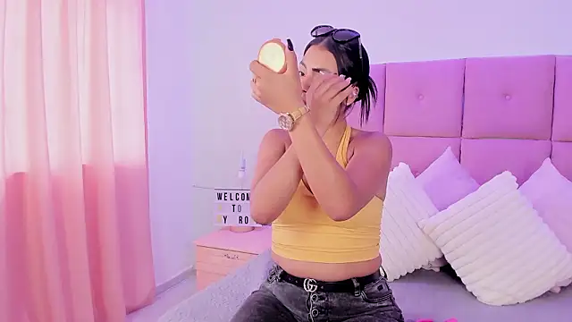 Hilaryportman online show from March 28, 2026, 8:19 pm