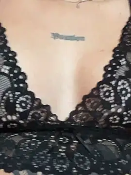 Snapshot of Lisacuatro20x chatting on February 14, 2026, 12:29 am Lisacuatro20x online show from February 14, 2026, 12:29 am