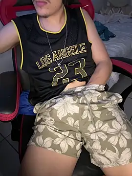 hungtwinkBR online show from April 12, 2026, 7:41 pm