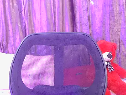 cute-manvii online show from April 28, 2026, 7:35 am