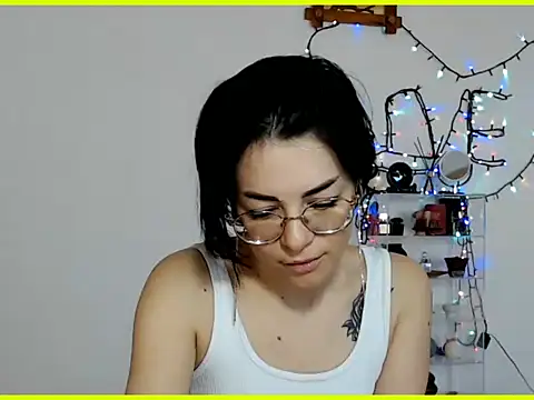 Snapshot of emacandy chatting on February 25, 2026, 10:14 am emacandy online show from February 25, 2026, 10:14 am