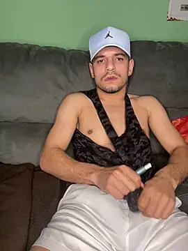 alessand180521 online show from February 16, 2026, 4:36 pm