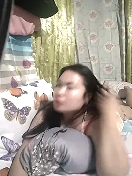 Snapshot of Zyramae_25 chatting on February 8, 2026, 5:27 pm Zyramae 25 online show from February 8, 2026, 5:27 pm