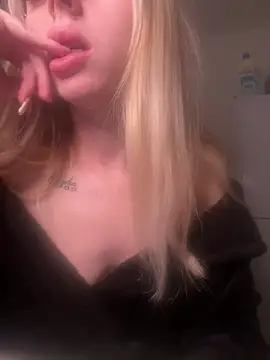 Snapshot of Blonde_CassieXX chatting on February 11, 2026, 9:09 pm Blonde CassieXX online show from February 11, 2026, 9:09 pm