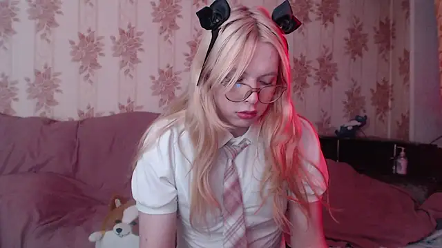 Snapshot of Cutie_Bambi chatting on February 7, 2026, 12:20 pm Cutie Bambi online show from February 7, 2026, 12:20 pm