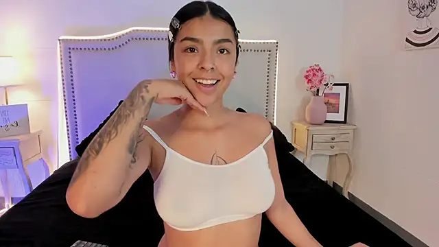 nia-malkova online show from April 11, 2026, 9:02 am