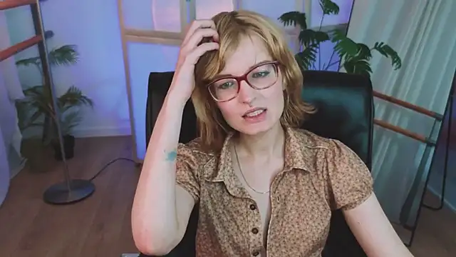 Snapshot of Akimo_ chatting on February 1, 2026, 2:04 pm Akimo online show from February 1, 2026, 2:04 pm