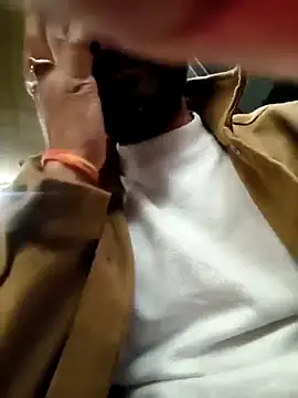 Snapshot of newtube0 chatting on February 3, 2026, 2:55 pm newtube0 online show from February 3, 2026, 2:55 pm