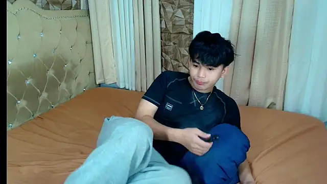 xlovercutietwink online show from February 11, 2026, 4:56 pm