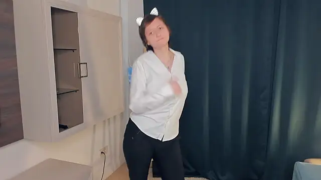 Snapshot of CarenSamele chatting on February 3, 2026, 8:30 am CarenSamele online show from February 3, 2026, 8:30 am