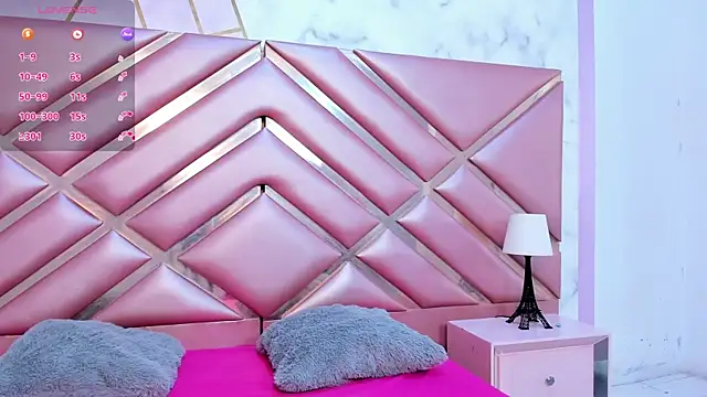 Snapshot of LauraRoot chatting on February 13, 2026, 11:39 am LauraRoot online show from February 13, 2026, 11:39 am