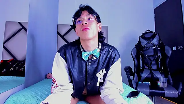 Snapshot of Bennet-Gray chatting on February 17, 2026, 5:15 am Bennet-Gray online show from February 17, 2026, 5:15 am