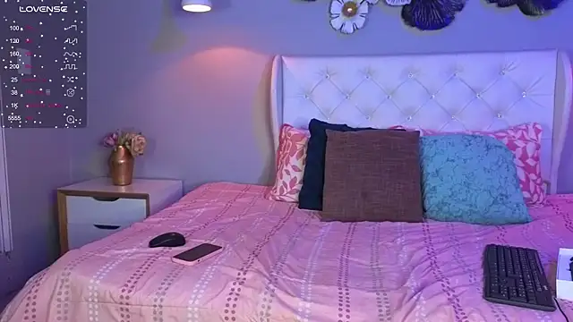 Snapshot of blush_bloom chatting on May 20, 2026, 8:59 pm blush bloom online show from May 20, 2026, 8:59 pm