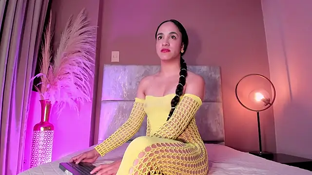 Snapshot of CelesteQueeen chatting on April 23, 2026, 12:29 pm CelesteQueeen online show from April 23, 2026, 12:29 pm