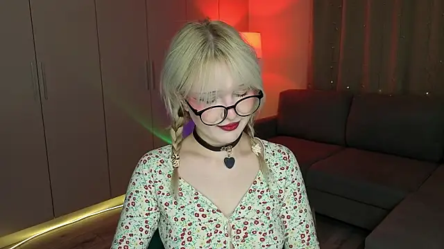 Snapshot of Mary_Piersen chatting on February 16, 2026, 10:06 pm Mary Piersen online show from February 16, 2026, 10:06 pm