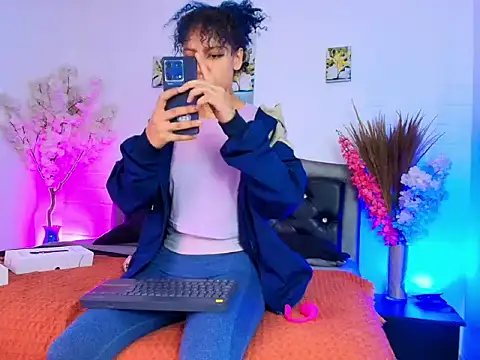 Snapshot of HannahBlue_ chatting on February 10, 2026, 12:20 pm HannahBlue online show from February 10, 2026, 12:20 pm