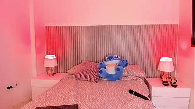 ArianaHilton  online show from April 17, 2026, 2:14 am