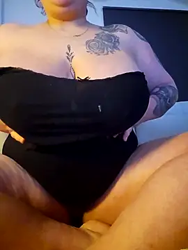 FringedAlmond online show from February 7, 2026, 3:38 pm