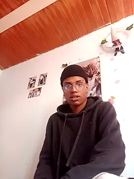 Snapshot of suckdream chatting on March 8, 2026, 7:39 pm suckdream online show from March 8, 2026, 7:39 pm