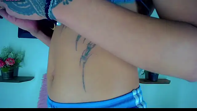 Darianna Atehortua online show from February 17, 2026, 9:21 pm