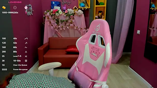 Snapshot of MiraBoom chatting on April 15, 2026, 6:15 pm MiraBoom online show from April 15, 2026, 6:15 pm