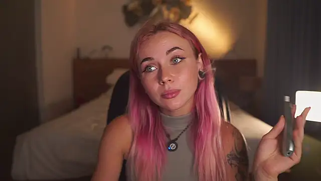 Sarah Pink online show from April 4, 2026, 1:41 pm