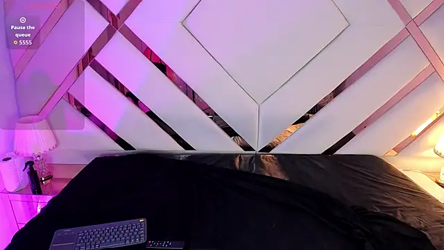 Nia Crawford online show from March 1, 2026, 3:41 am