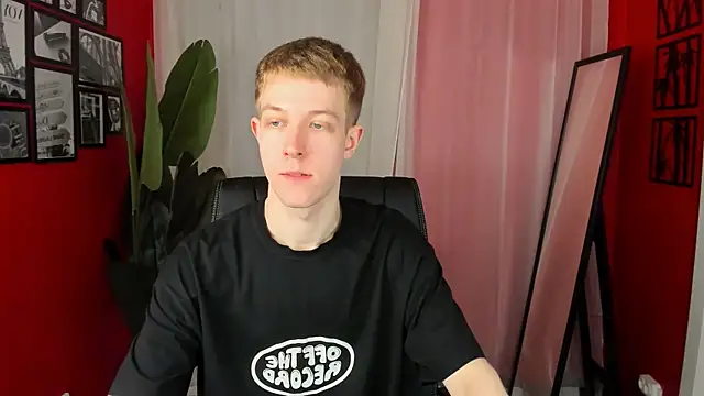 Snapshot of Dylan_Norton chatting on April 21, 2026, 10:32 am Dylan Norton online show from April 21, 2026, 10:32 am
