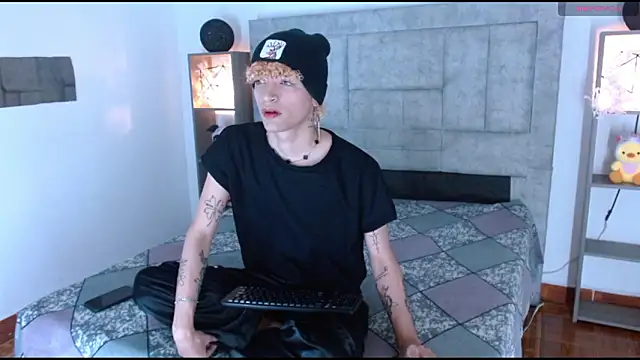 lucke collins22 online show from February 5, 2026, 6:29 am