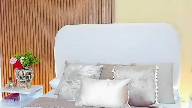 CristalMayson online show from March 28, 2026, 12:21 am