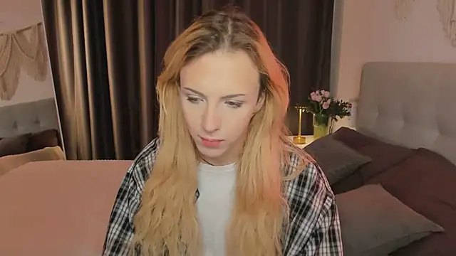 Snapshot of Tiffany__King chatting on April 15, 2026, 5:25 am Tiffany King online show from April 15, 2026, 5:25 am