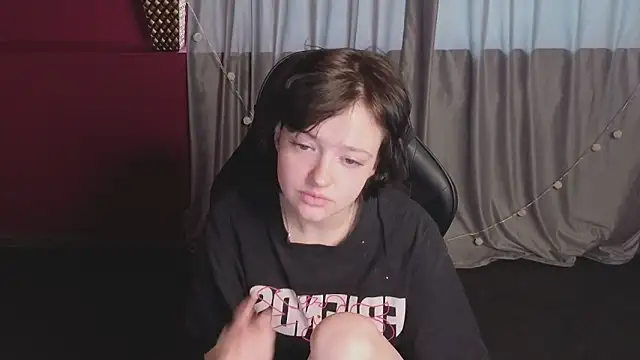 Snapshot of Svenaa_Kopnie chatting on February 6, 2026, 2:38 am Svenaa Kopnie online show from February 6, 2026, 2:38 am