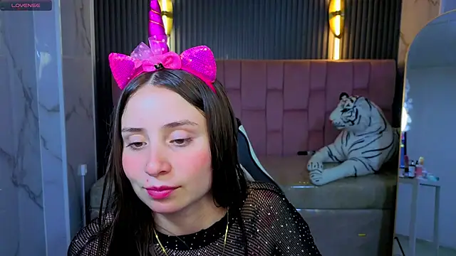 Ariana18 b online show from April 14, 2026, 12:55 pm