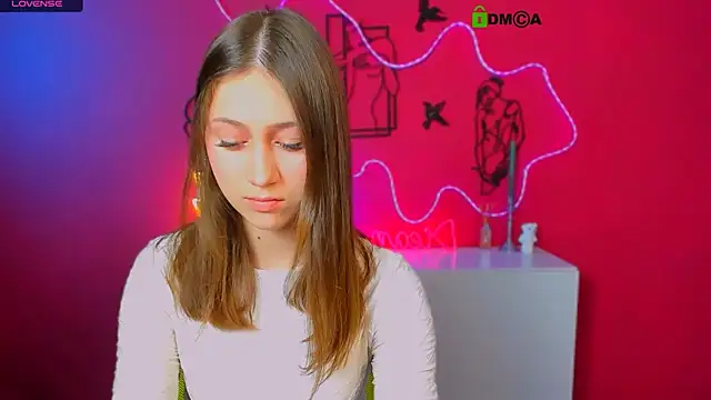 arianaa cat online show from April 17, 2026, 6:44 pm