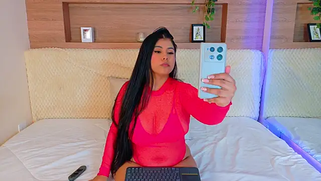 Snapshot of VioletBloomm chatting on February 21, 2026, 11:44 am VioletBloomm online show from February 21, 2026, 11:44 am