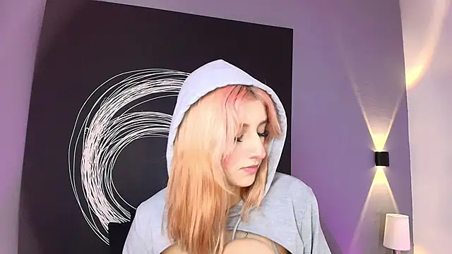 Snapshot of AlannaViera chatting on May 11, 2026, 2:45 pm AlannaViera online show from May 11, 2026, 2:45 pm