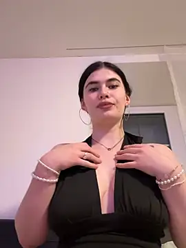 Snapshot of Evie-Moore chatting on February 26, 2026, 10:53 pm Evie-Moore online show from February 26, 2026, 10:53 pm