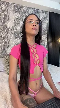 Snapshot of Mialarouse chatting on February 8, 2026, 8:01 pm Mialarouse online show from February 8, 2026, 8:01 pm