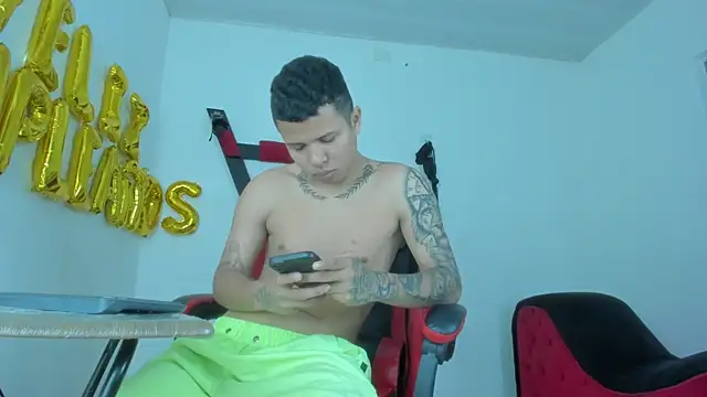 Snapshot of Steven_and_Camilo18 chatting on February 11, 2026, 11:59 am Steven and Camilo18 online show from February 11, 2026, 11:59 am